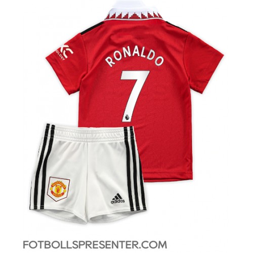 Manchester United Cristiano Ronaldo #7 Hemmatröja Barn 2022-23 Kortärmad (+ korta byxor)
